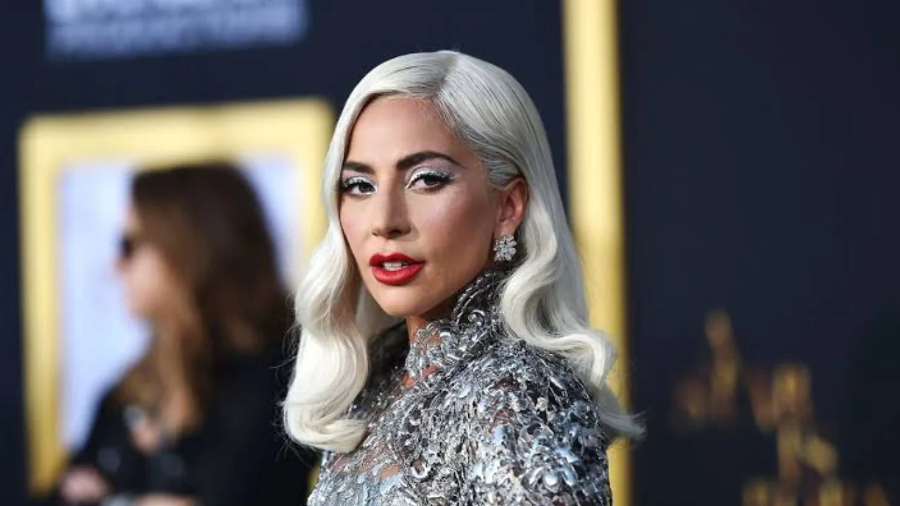 Lady Gaga divulga contagem regressiva em seu site