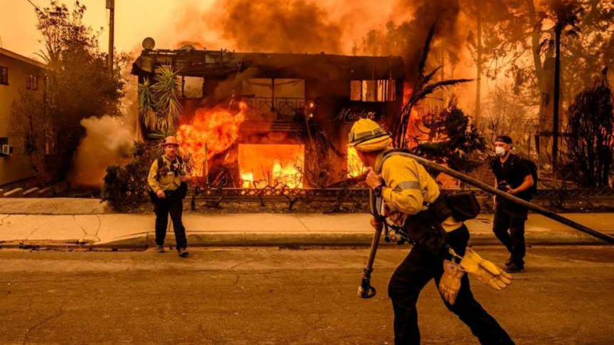 Bombeiros enfrentam chamas em meio ao caos na Califórnia