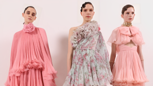 Babados em cascata dominam a passarela de Giambattista Valli