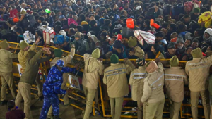 Rompimento de barreira causa mortes em festival na Índia