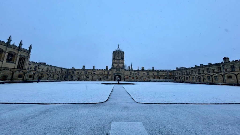 Previsões de nevascas nos Estados Unidos e Europa alerta população