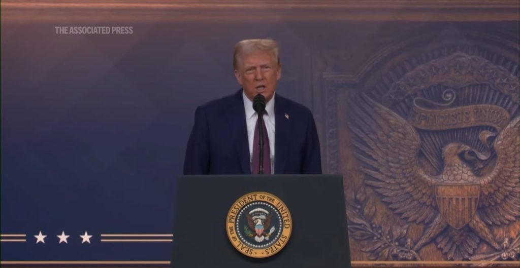 Trump diz que as iniciativas do DEI não fazem sentido em discurso no Fórum Econômico Mundial 