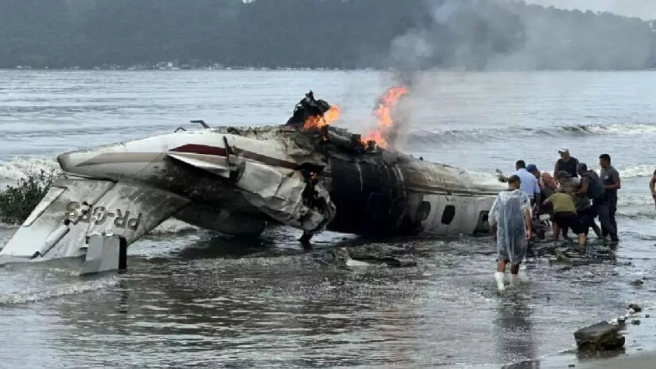 Imagem do jatinho após explosão em Ubatuba