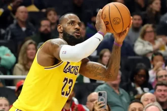 LeBron James se tornou o jogador com mais jogos de 30 pontos na história da NBA, superando o recorde de Michael Jordan