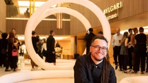 Bvlgari Studio comemora peças clássicas com instalação do artista Leandro Vigas