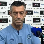 Pedro Caixinha concedeu entrevista coletiva nesta quarta-feira (29) e comentou sobre chegada de Neymar