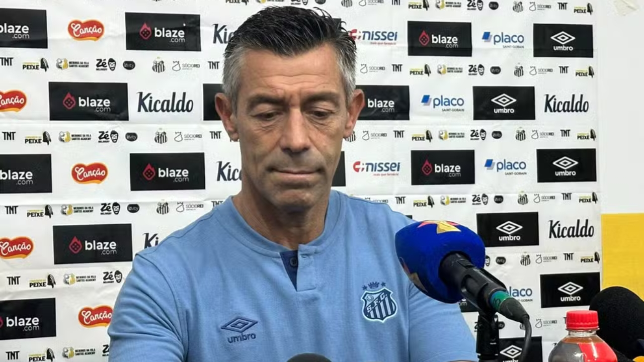 Pedro Caixinha concedeu entrevista coletiva nesta quarta-feira (29) e comentou sobre chegada de Neymar