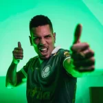 Com a chegada de Paulinho ao Palmeiras, o futebol brasileiro marca sua maior negociação do ano, superando outros grandes negócios