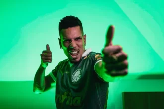 Com a chegada de Paulinho ao Palmeiras, o futebol brasileiro marca sua maior negociação do ano, superando outros grandes negócios