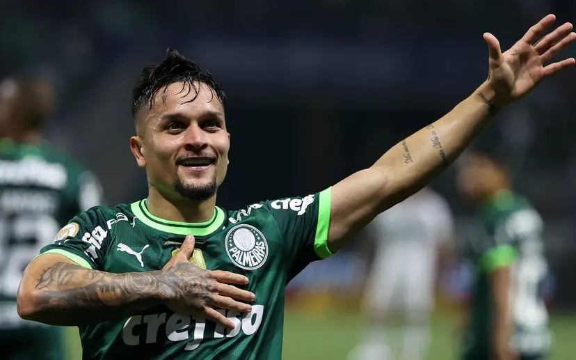 Artur em ação com a camisa do Palmeiras 