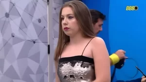 BBB 25: Raissa é alertada após sugerir imitar homem trans