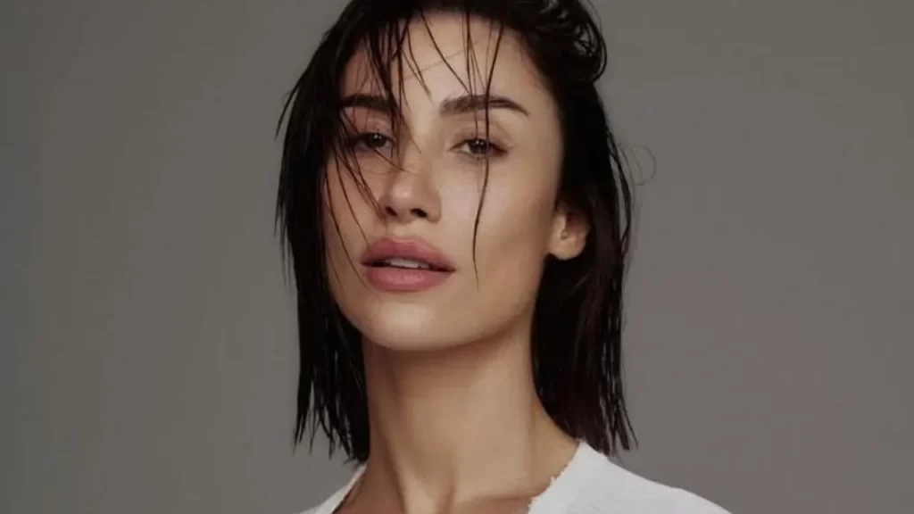 Bianca Andrade começa o ano 2025 doando peças de seu guarda roupa