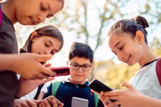 Uso de celulares será controlado nas escolas