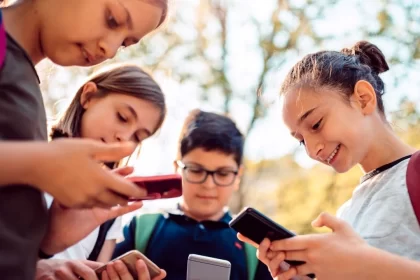 Uso de celulares será controlado nas escolas