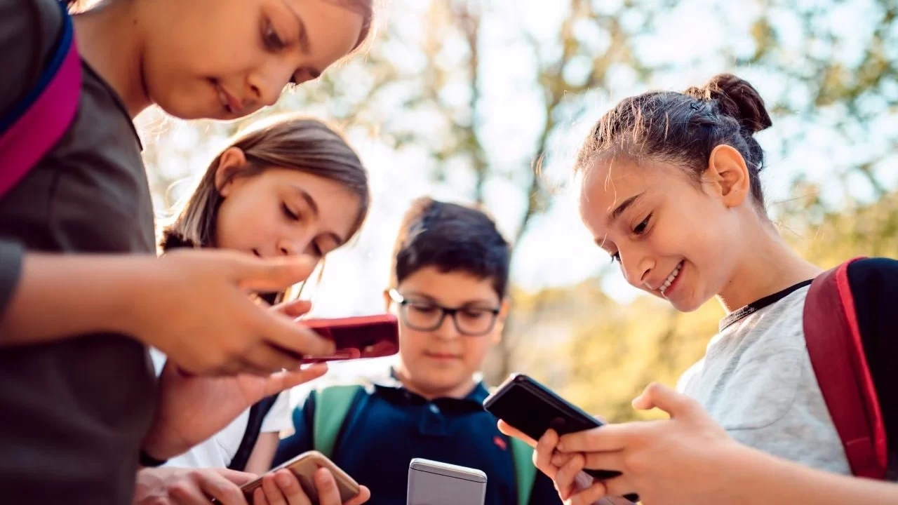 Uso de celulares será controlado nas escolas