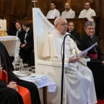 O Papa e sacerdotes em reunião na Corsica