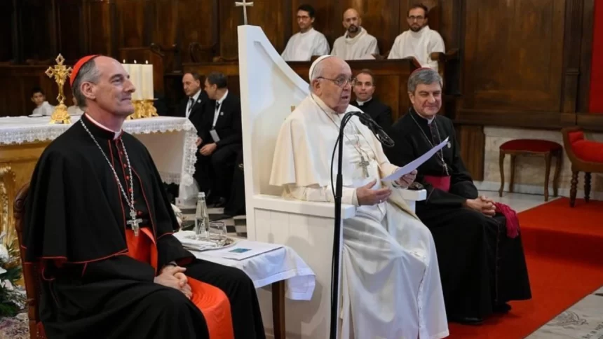 O Papa e sacerdotes em reunião na Corsica