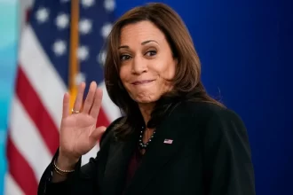 Kamala Harris marca presença na cerimônia do Colégio Eleitoral.