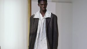 Marcas entregam criatividade no segundo dia do Paris Fashion Week masculina