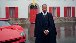 Lewis Hamilton celebra primeiro dia na Ferrari com estilo e emoção