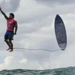 Foto Destaque: Gabriel Medina nos Jogos Olímpicos de Paris 2024 (Reprodução/Jerome Brouillet/AFP)