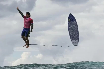 Foto Destaque: Gabriel Medina nos Jogos Olímpicos de Paris 2024 (Reprodução/Jerome Brouillet/AFP)