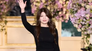 Miss Sohee apresenta uma Alta Costura dramática e sensual 