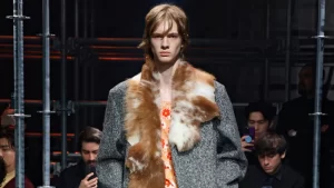 Prada apresenta o country desconstruído em seu inverno 2025