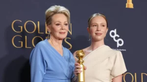 Globo de Ouro: Hacks vence na categoria de Melhor Série de Comédia e Musical