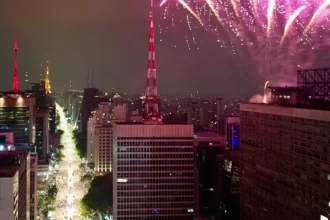 Clique de queima de fogos na Avenida Paulista de 2024 para 2025