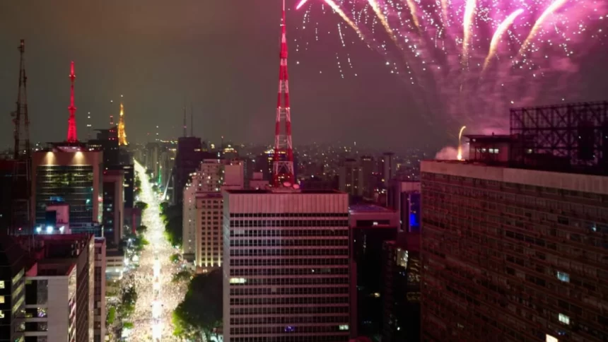 Clique de queima de fogos na Avenida Paulista de 2024 para 2025