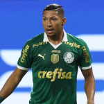 Rony em campo pelo Palmeiras na última temporada