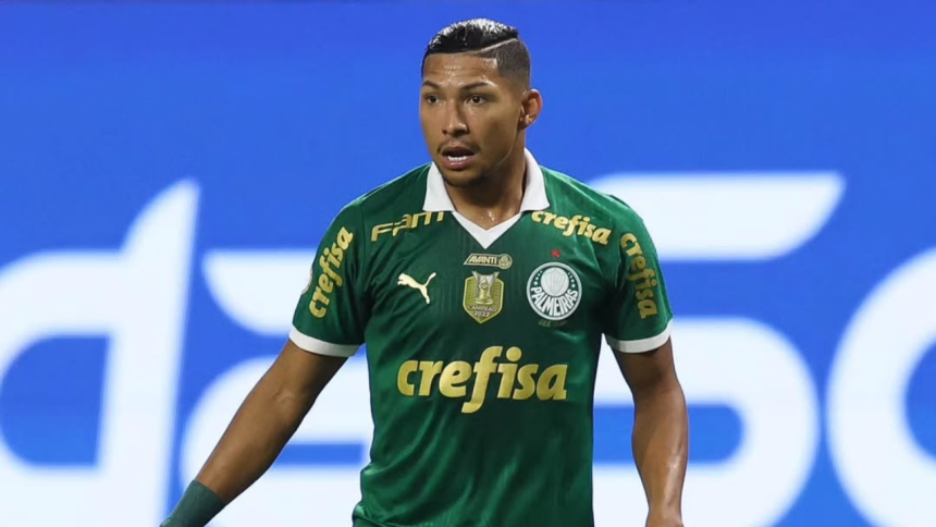 Rony em campo pelo Palmeiras na última temporada