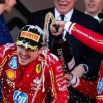 Carlos Sainz agradece Charles Leclerc pelos anos juntos na Ferrari