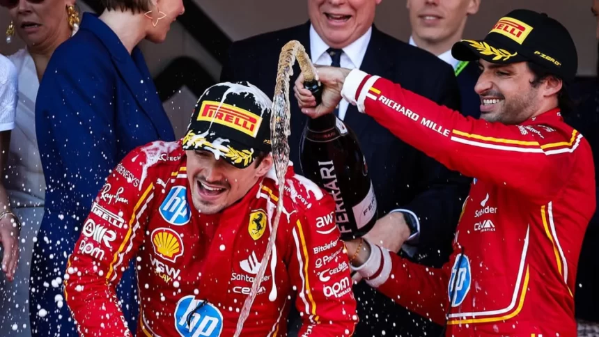 Carlos Sainz agradece Charles Leclerc pelos anos juntos na Ferrari