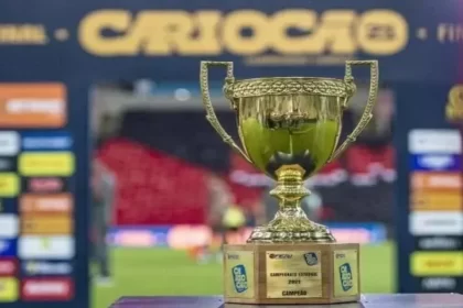 Foto destaque: Troféu do Campeonato Carioca levará o nome de Zico em 2025. (Reprodução/Marcelo Cortes/Flamengo)