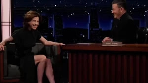 Fernanda Torres diverte plateia no Jimmy Kimmel, talk show dos EUA
