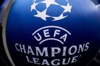 A Uefa realiza, nesta sexta-feira, o sorteio que determinará os confrontos dos playoffs da Champions League 2024/25. A cerimônia ocorrerá na Suíça e definirá as disputas entre os clubes classificados para essa fase, com jogos de ida e volta a serem disputados em fevereiro