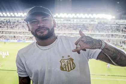 Neymar retorna ao Santos após 12 anos.