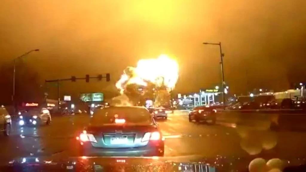 Avião explode após queda na Filadélfia, nos EUA