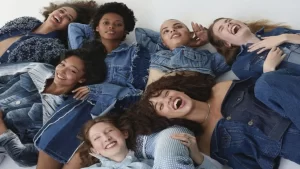 Novas tendências jeans para o outono-inverno dominam a NYFW