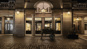 Dolce & Gabbana abre sua a primeira loja exclusiva de beleza e acessórios