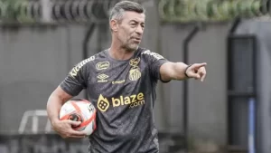 Caixinha elogia o comprometimento de Neymar no Santos