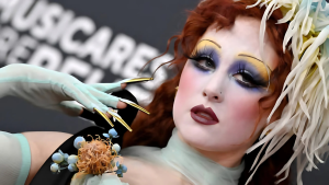 Beleza extravagante é tendência no Red Carpet do Grammy 2025