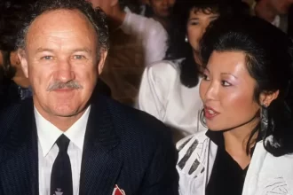 Gene Hackman ao lado de Betsy Arakawa