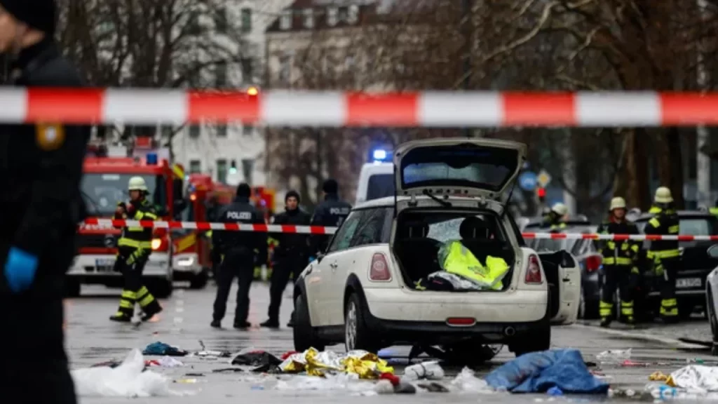 Carro avança sobre multidão e deixa 28 feridos em Munique, na Alemanha