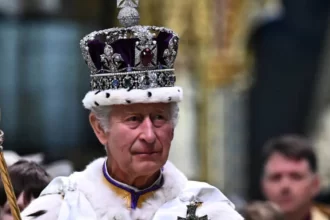 Rei Charles III faz pronunciamento no Dia Mundial do Câncer, após um ano de seu diagnóstico