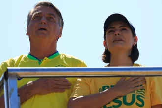 Bolsonaro e sua esposa