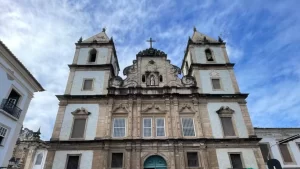 Tragédia na Bahia: teto de igreja histórica desaba, causando vítimas