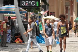 Onda de calor e chuvas marcam o domingo em diversas regiões do Brasil